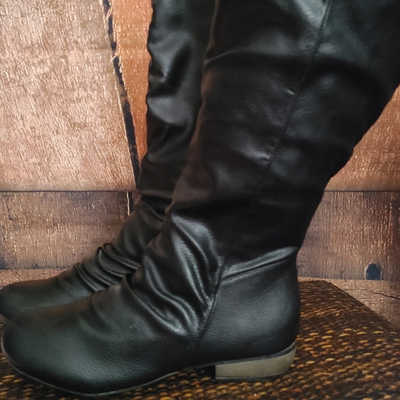 Boots - Picture 5 of 5